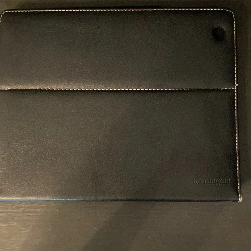 Kensington KeyFolio Bluetooth Keyboard For iPad2 used